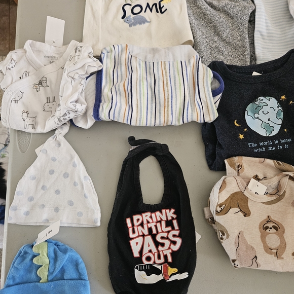 Assorted Baby Clothing Set - Picture 2 of 3